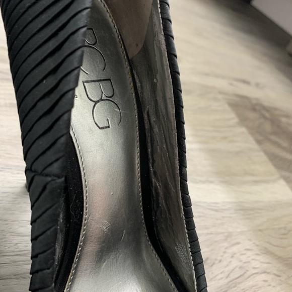 BCBG Heels - Size 7.5 - Picture 11 of 14